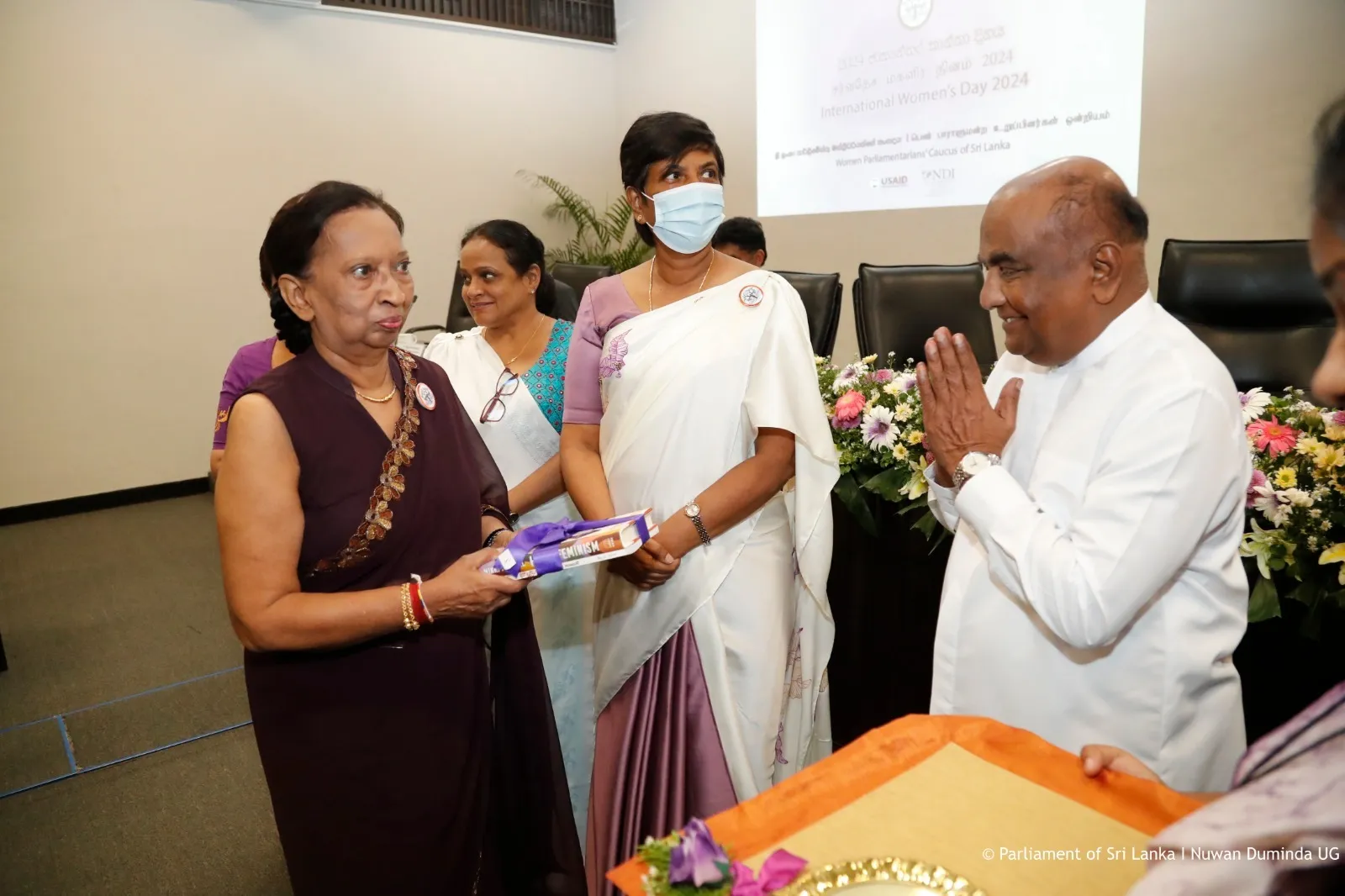 කාන්තා දිනය වෙනුවෙන් පැරණි මන්ත්රීවරියන්ට පාර්ලිමේන්තුවේදී බුහුමන් 5 9882876c e471 4712 9897 1b476052b49a