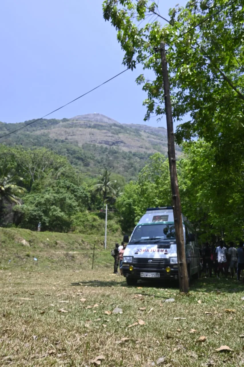 සරසවි සිසුවෙක් කෑගල්ල - අලගල්ල කන්දේ ප්රපාතයකට ඇද වැටෙයි (ඡායාරූප) 4 WhatsApp Image 2024 03 10 at 2.14.45 PM
