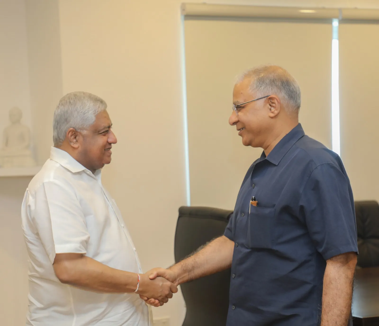 ඉන්දීය මහකොමසාරිස් සහ ඇමති ටිරාන් අලස් අතර විශේෂ හමුවක් (ඡායාරූප) 2 WhatsApp Image 2024 03 15 at 6.07.10 PM 2