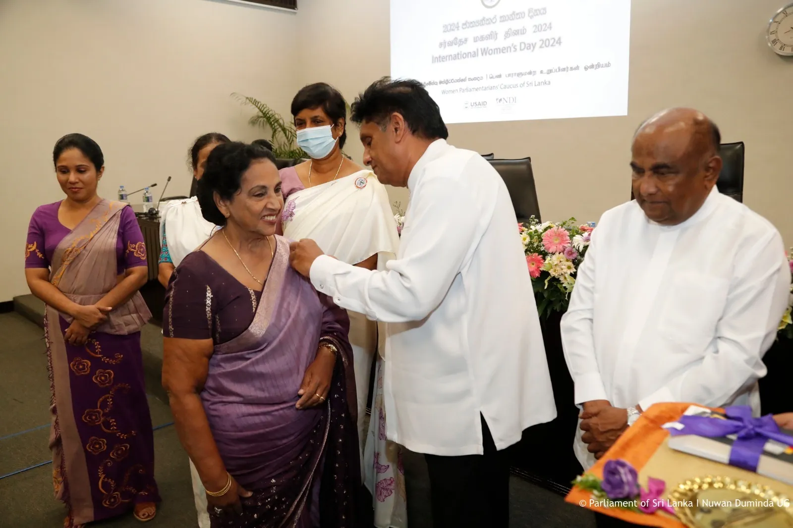 කාන්තා දිනය වෙනුවෙන් පැරණි මන්ත්රීවරියන්ට පාර්ලිමේන්තුවේදී බුහුමන් 10 dc1c1522 063e 4ea1 ad1e 05343f333dd8