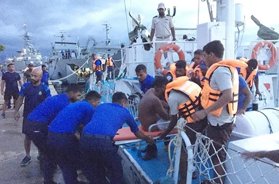 බහුදින ධීවර යාත්රාවක් නැවක ගැටී අනතුරක් - ධීවරයෙක් ජීවිතක්ෂය තවත් අයෙක් අතුරුදන් (ඡායාරූප) 2 WhatsApp Image 2024 05 18 at 3.27.19 PM 1