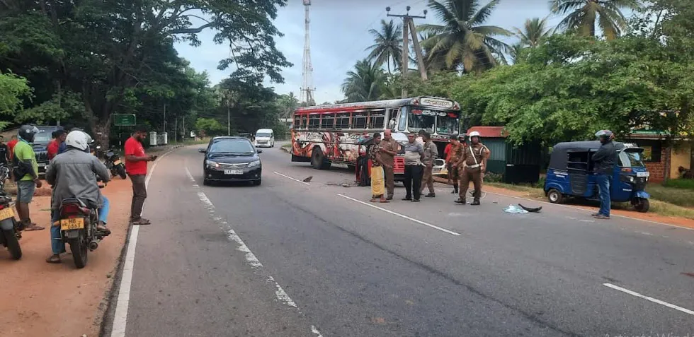 තලාවේ මාරක අනතුරක් - තරුණයින් දෙදෙනෙක් මරුට (වීඩියෝ /ඡායාරූප) 2 3 1