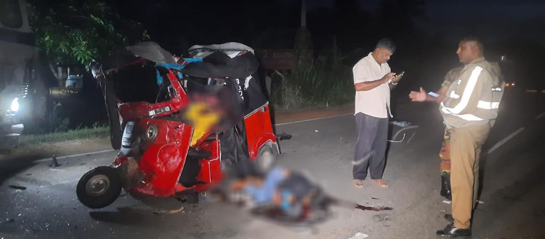 තලාවේ මාරක අනතුරක් - තරුණයින් දෙදෙනෙක් මරුට (වීඩියෝ /ඡායාරූප) 3 4 1