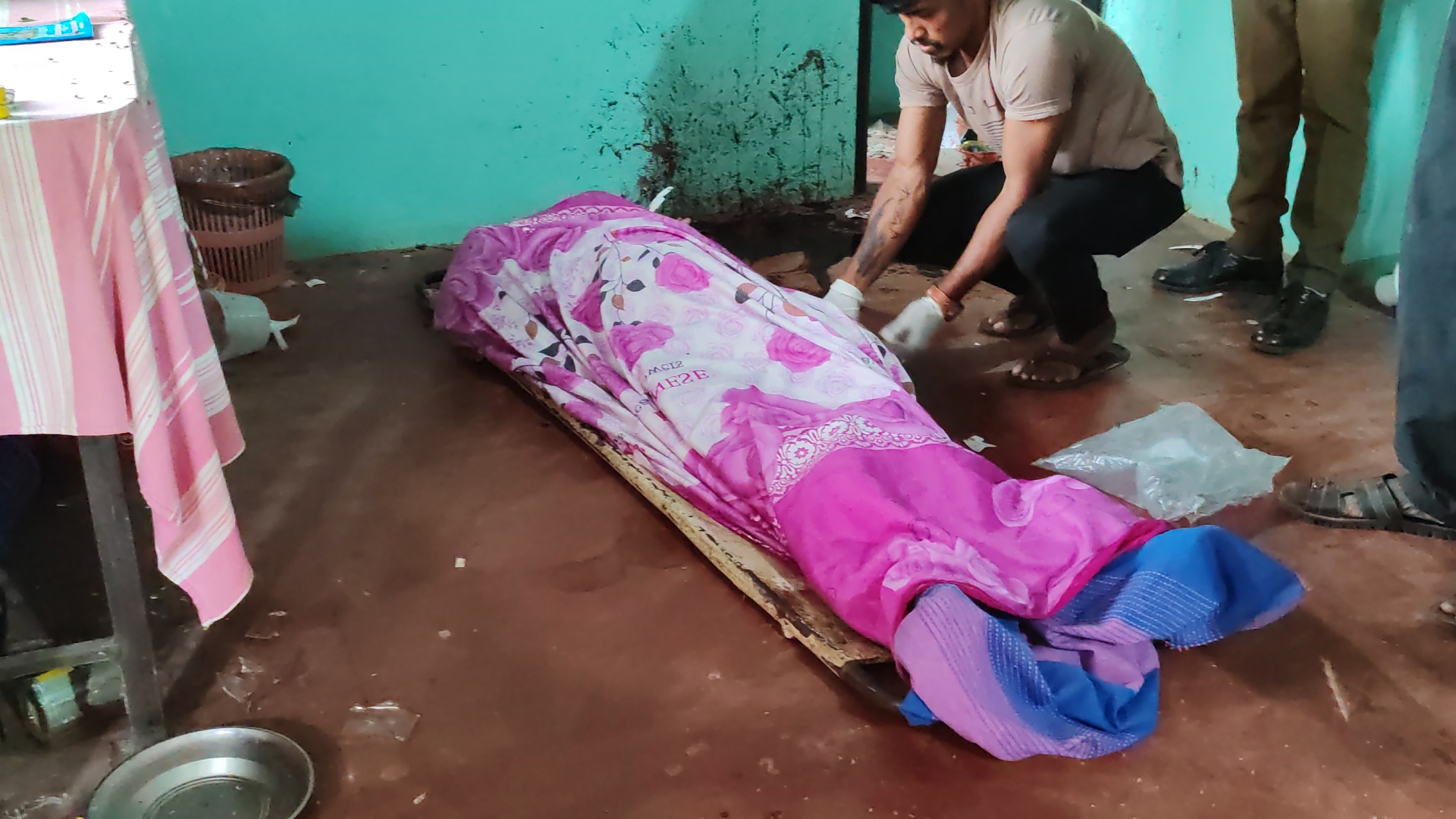 විදෙස් ගතව සිට පැමිණි අයෙකුගේ මළ සිරුරක් වවුනියාවේ නිවසක (ඡායාරූප) 5 IMG 20240826 165627