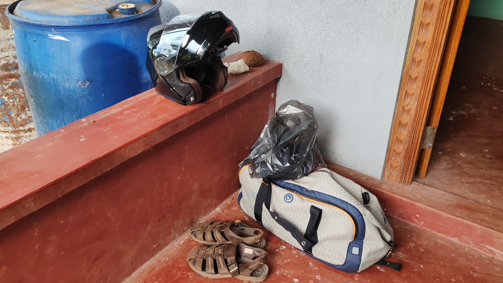 විදෙස් ගතව සිට පැමිණි අයෙකුගේ මළ සිරුරක් වවුනියාවේ නිවසක (ඡායාරූප) 3 IMG 20240826 165852