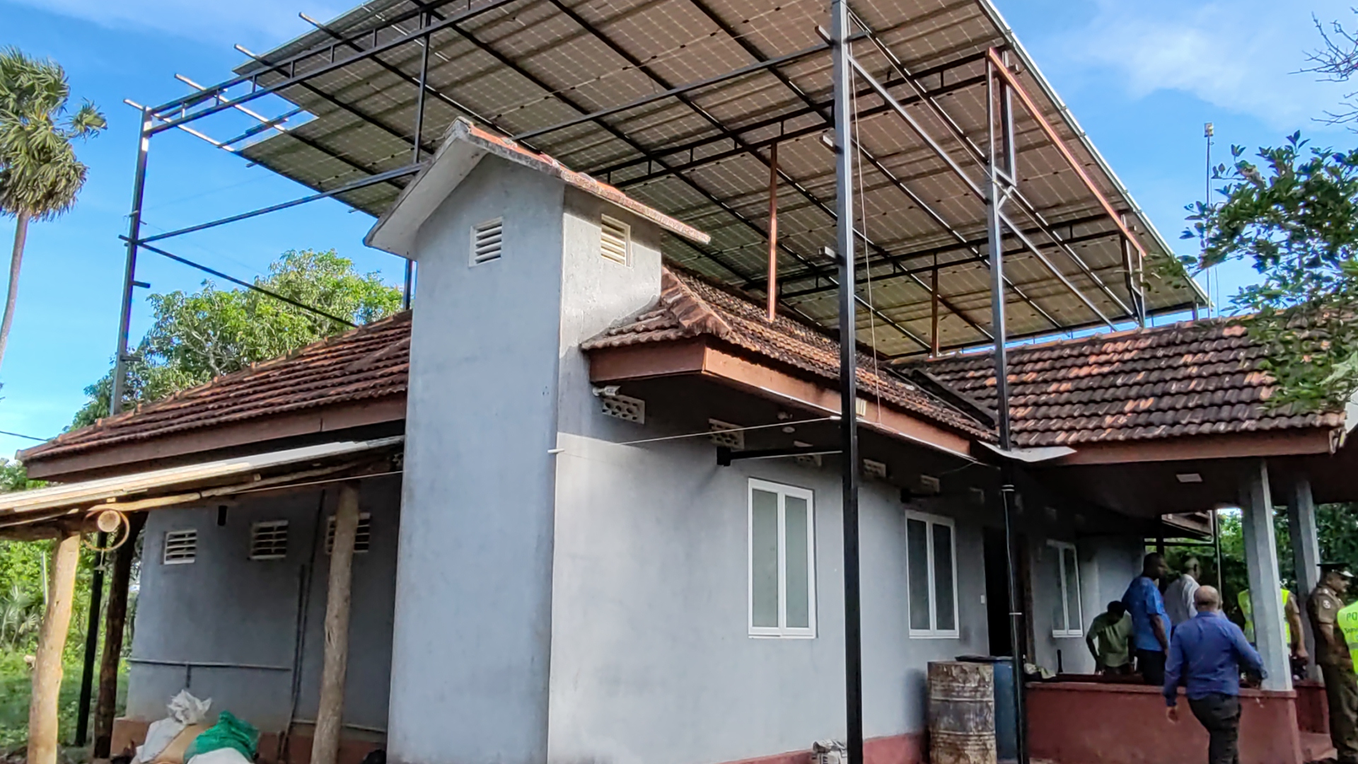 විදෙස් ගතව සිට පැමිණි අයෙකුගේ මළ සිරුරක් වවුනියාවේ නිවසක (ඡායාරූප) 1 IMG 20240826 170049