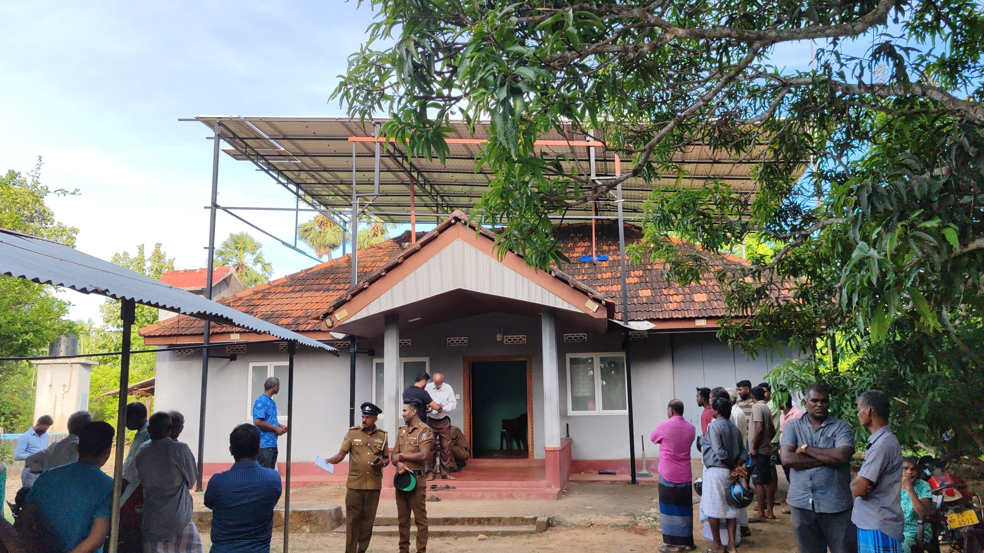 විදෙස් ගතව සිට පැමිණි අයෙකුගේ මළ සිරුරක් වවුනියාවේ නිවසක (ඡායාරූප) 2 IMG 20240826 170650