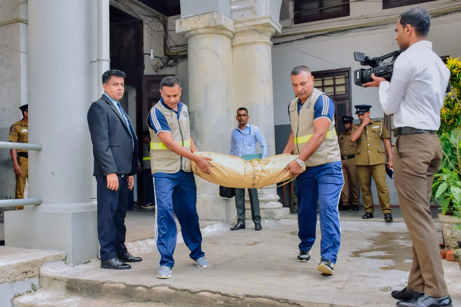 හෙරොයින් කිලෝ 500කට ආසන්න ප්රමාණයක් විනාශ කෙරේ (ඡායාරූප) 4 WhatsApp Image 2025 04 28 at 1.20.44 PM