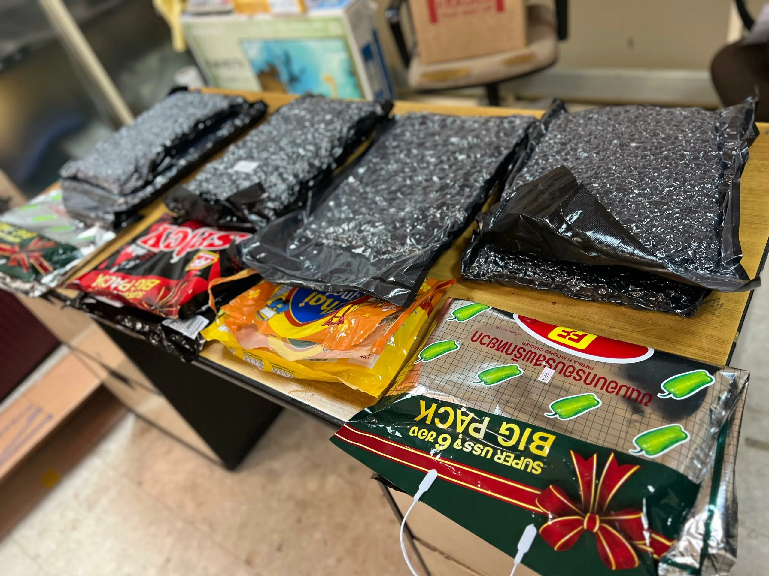 කෝටි හතකට වැඩි කුෂ් සමඟ විදෙස් ගුවන් මගියෙක් අල්ලයි (ඡායාරූප) 2 IMG 20250519 WA0005 scaled