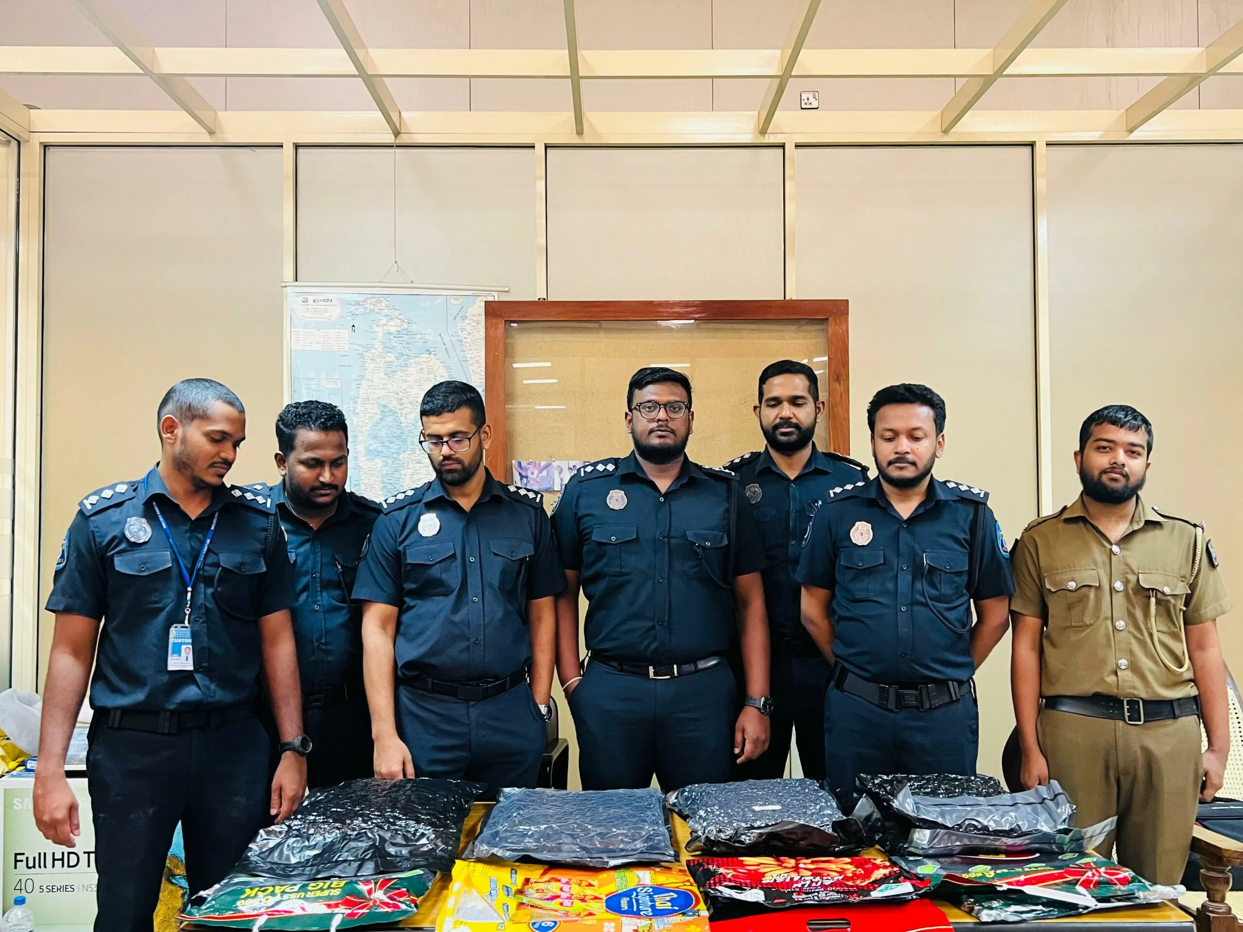 කෝටි හතකට වැඩි කුෂ් සමඟ විදෙස් ගුවන් මගියෙක් අල්ලයි (ඡායාරූප) 3 IMG 20250519 WA0007 scaled