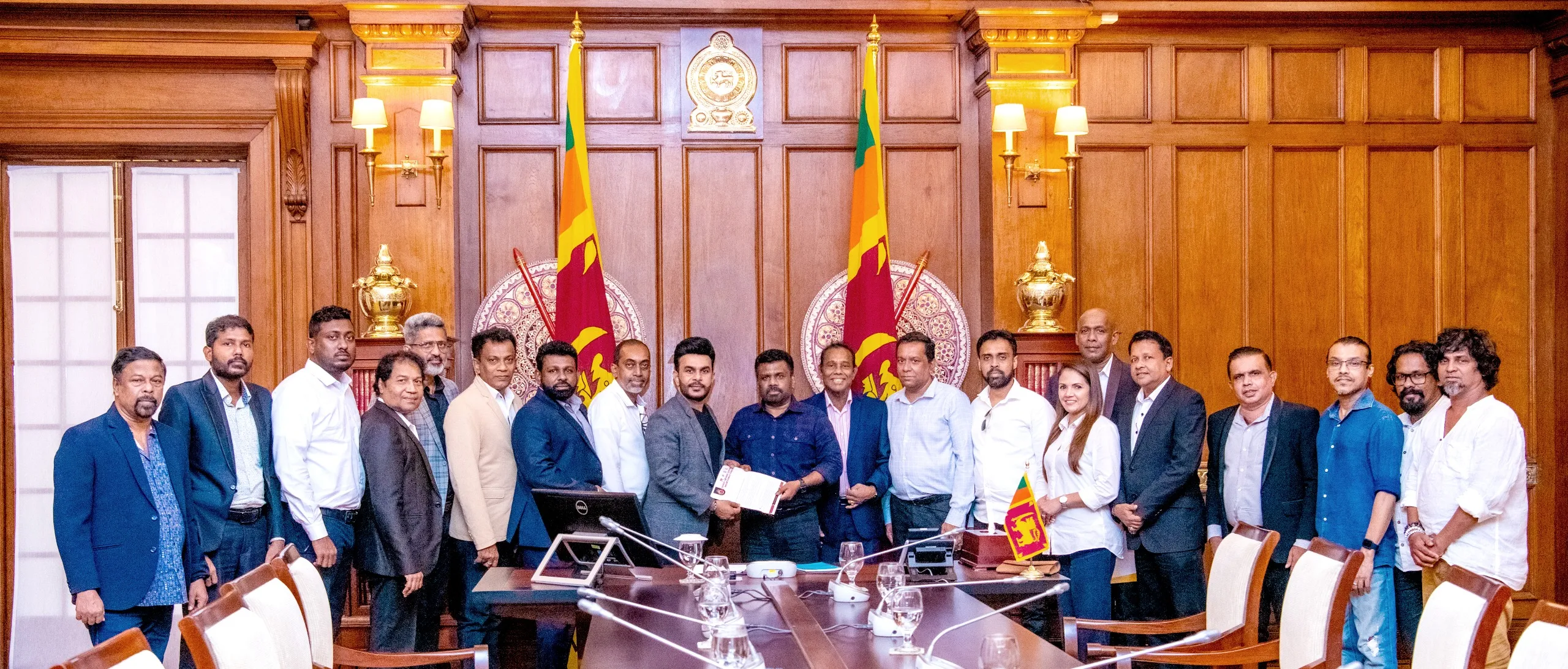 ජනපති සහ ශ්රී ලාංකික ප්රාසාංගික කලාකරුවන්ගේ ඒකාබද්ධ සංසදය අතර හමුවක් (ඡායාරූප) 9 WhatsApp Image 2025 05 25 at 4.55.37 PM