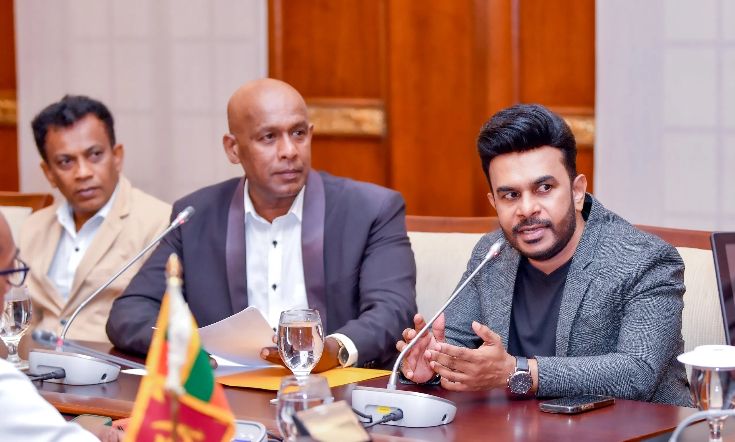 ජනපති සහ ශ්රී ලාංකික ප්රාසාංගික කලාකරුවන්ගේ ඒකාබද්ධ සංසදය අතර හමුවක් (ඡායාරූප) 4 WhatsApp Image 2025 05 25 at 4.55.41 PM