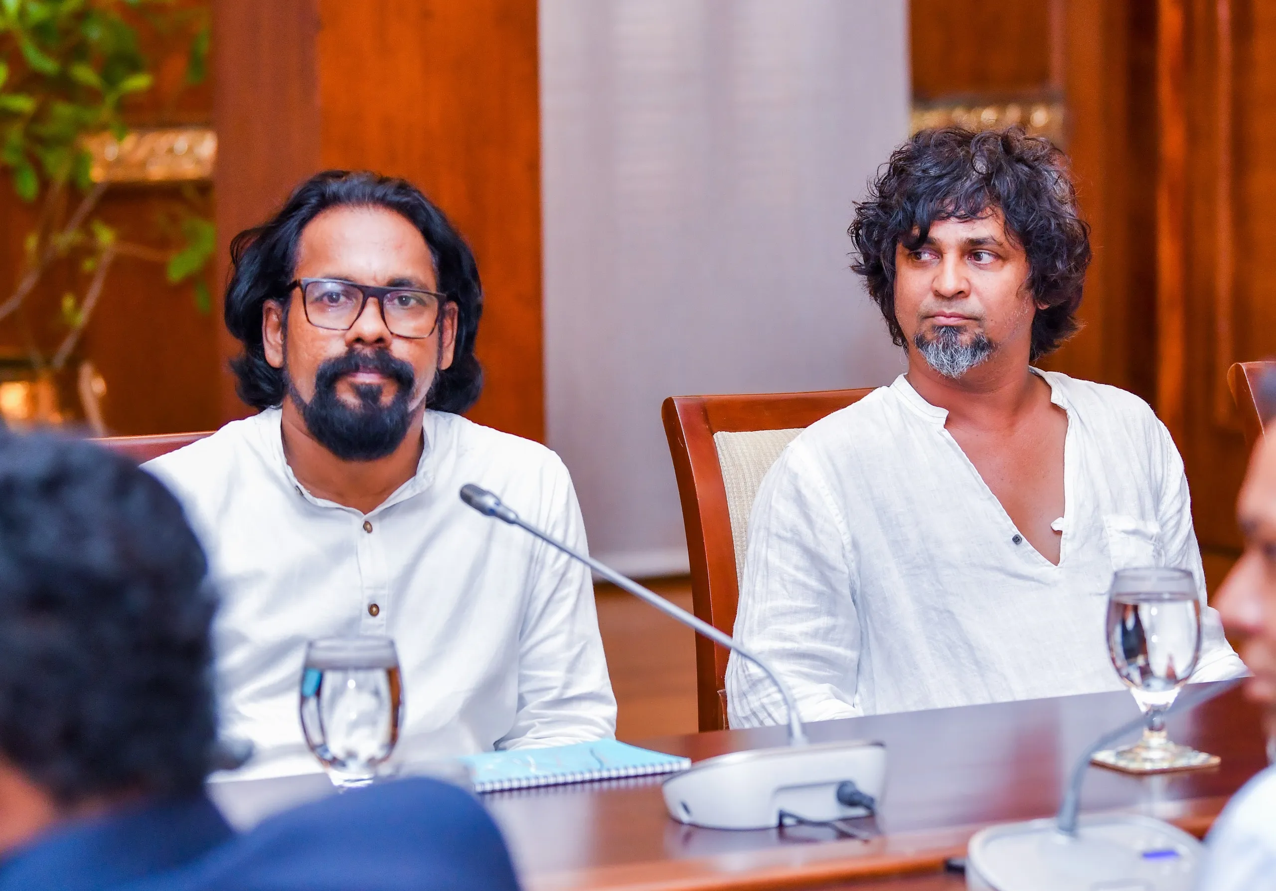 ජනපති සහ ශ්රී ලාංකික ප්රාසාංගික කලාකරුවන්ගේ ඒකාබද්ධ සංසදය අතර හමුවක් (ඡායාරූප) 1 WhatsApp Image 2025 05 25 at 4.55.42 PM