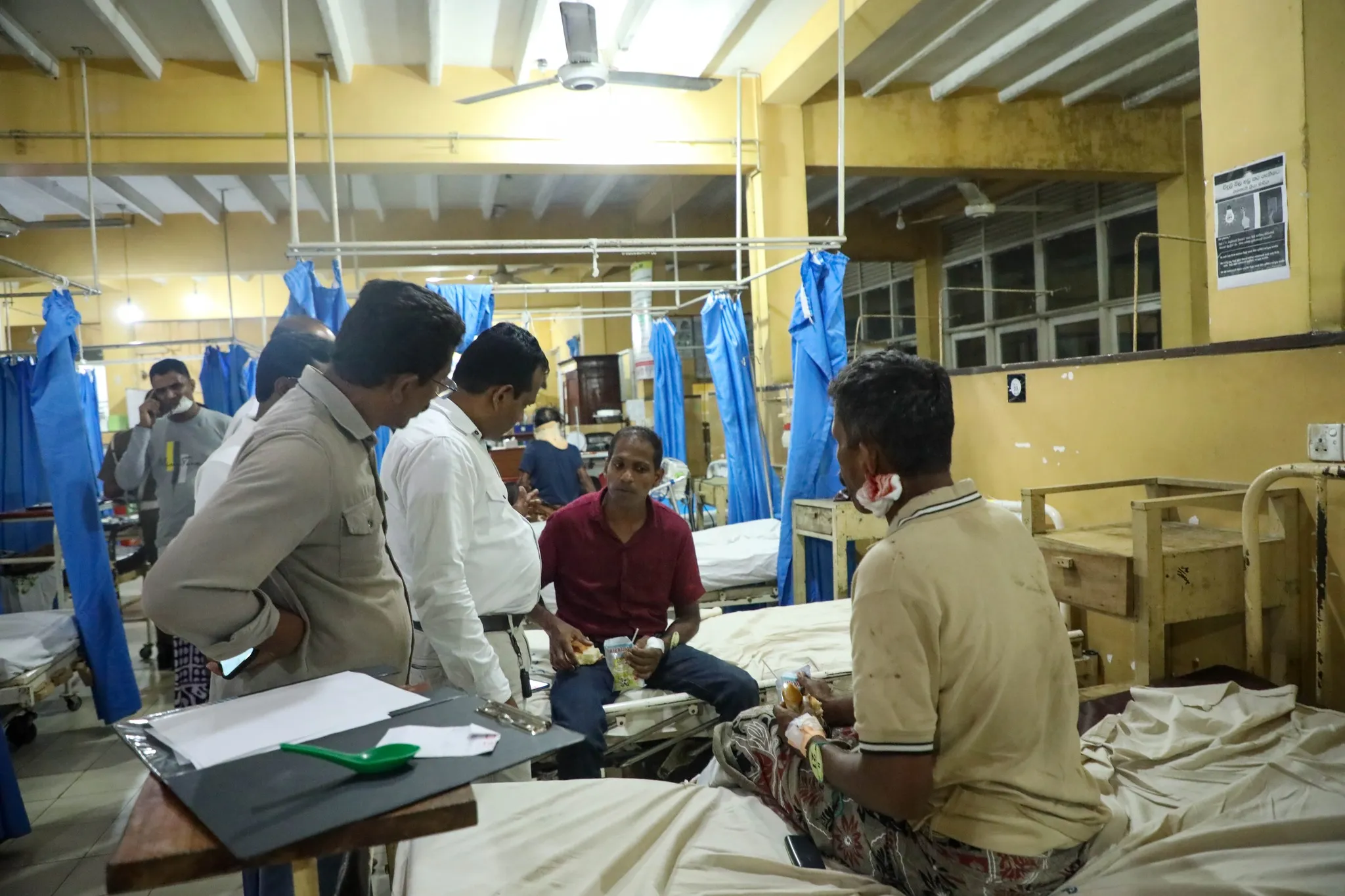 දුන්හිඳ බස් අනතුරින් තුවාල ලැබූවන්ගේ සුවදුක් බලන්න නියෝජ්ය ඇමති රෝහලට (ඡායාරූප) 5 509606278 704721628979359 1662677880610743645 n