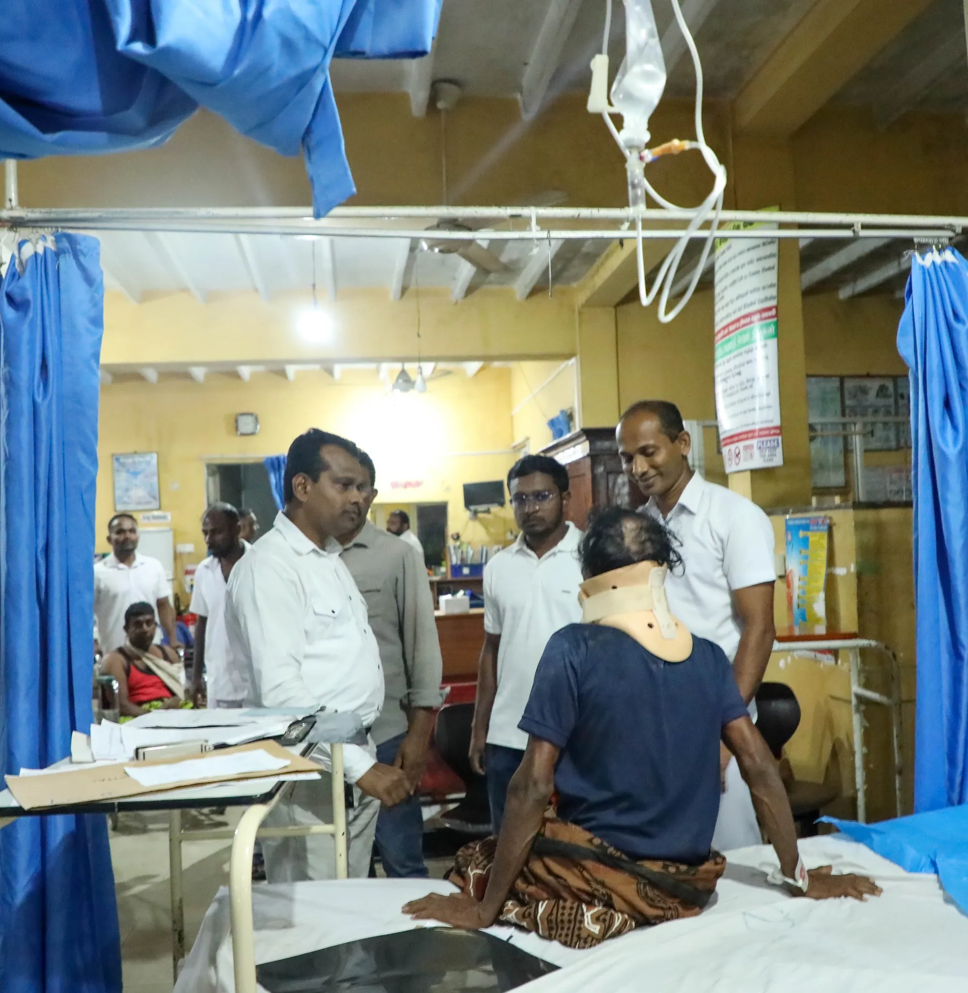 දුන්හිඳ බස් අනතුරින් තුවාල ලැබූවන්ගේ සුවදුක් බලන්න නියෝජ්ය ඇමති රෝහලට (ඡායාරූප) 1 509988626 704721268979395 4224281599485138566 n