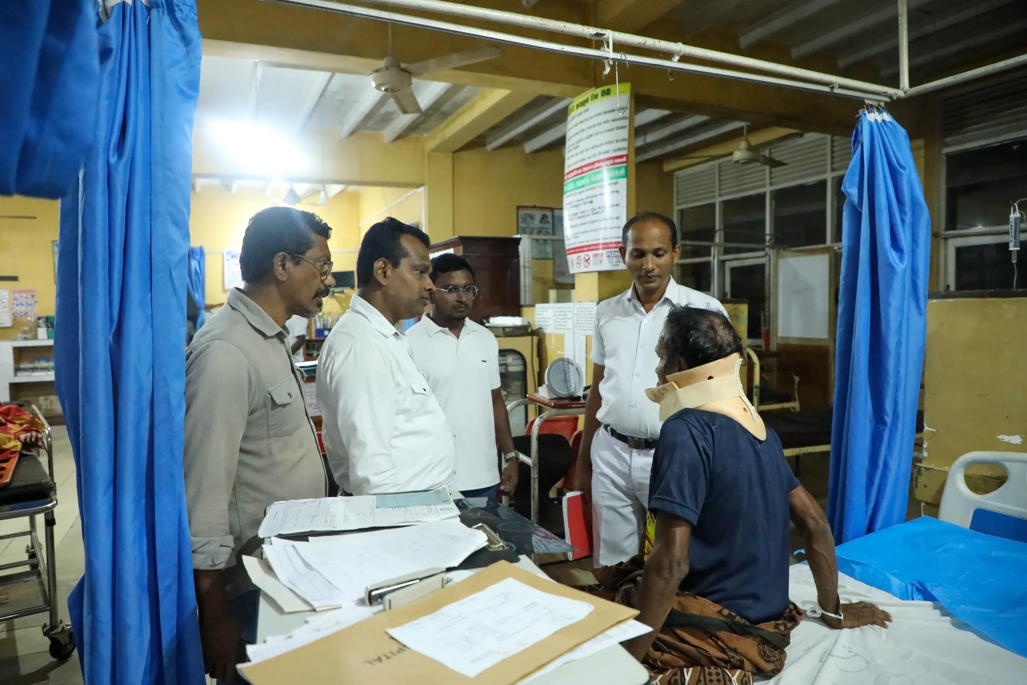 දුන්හිඳ බස් අනතුරින් තුවාල ලැබූවන්ගේ සුවදුක් බලන්න නියෝජ්ය ඇමති රෝහලට (ඡායාරූප) 3 511096009 704721215646067 4889376531878630668 n