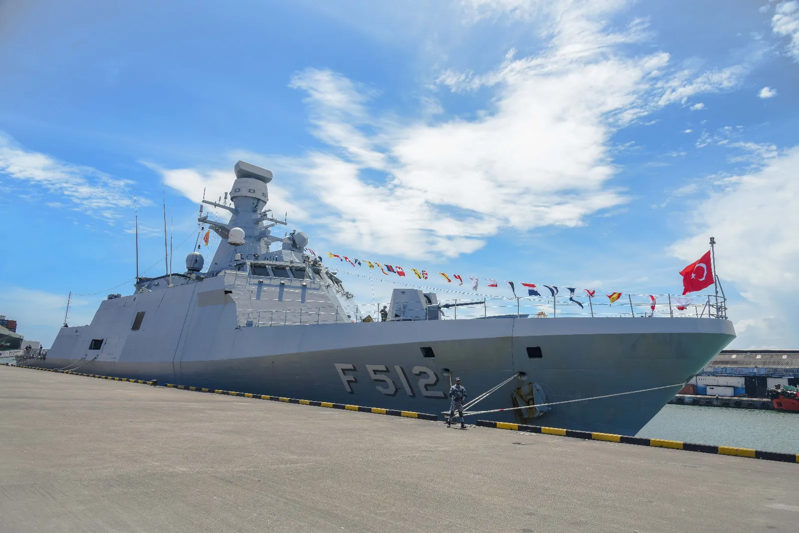 තුර්කි නාවික හමුදාවේ නෞකාවක් දිවයිනට (ඡායාරූප) 1 WhatsApp Image 2025 06 14 at 9.10.12 AM