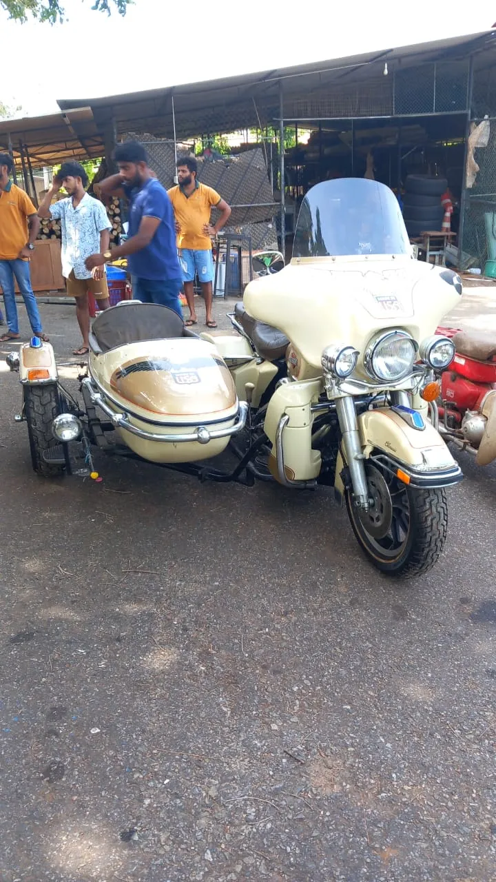 හම්බන්තොට කුරුළු උද්යානයේ ගබඩාවකින් නීති විරෝධීව ගෙන්වූ සුපිරි යතුරුපැදි තොගයක් සොයාගැනේ (ඡායාරූප) 1 WhatsApp Image 2025 07 12 at 4.32.55 PM