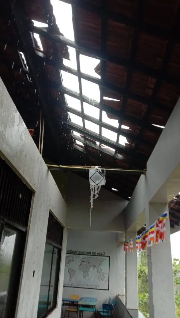 ගාල්ලේ පාසලක වහලවල් හුළඟට ගිහින් (ඡායාරූප) 10 WhatsApp Image 2025 07 25 at 2.16.21 PM