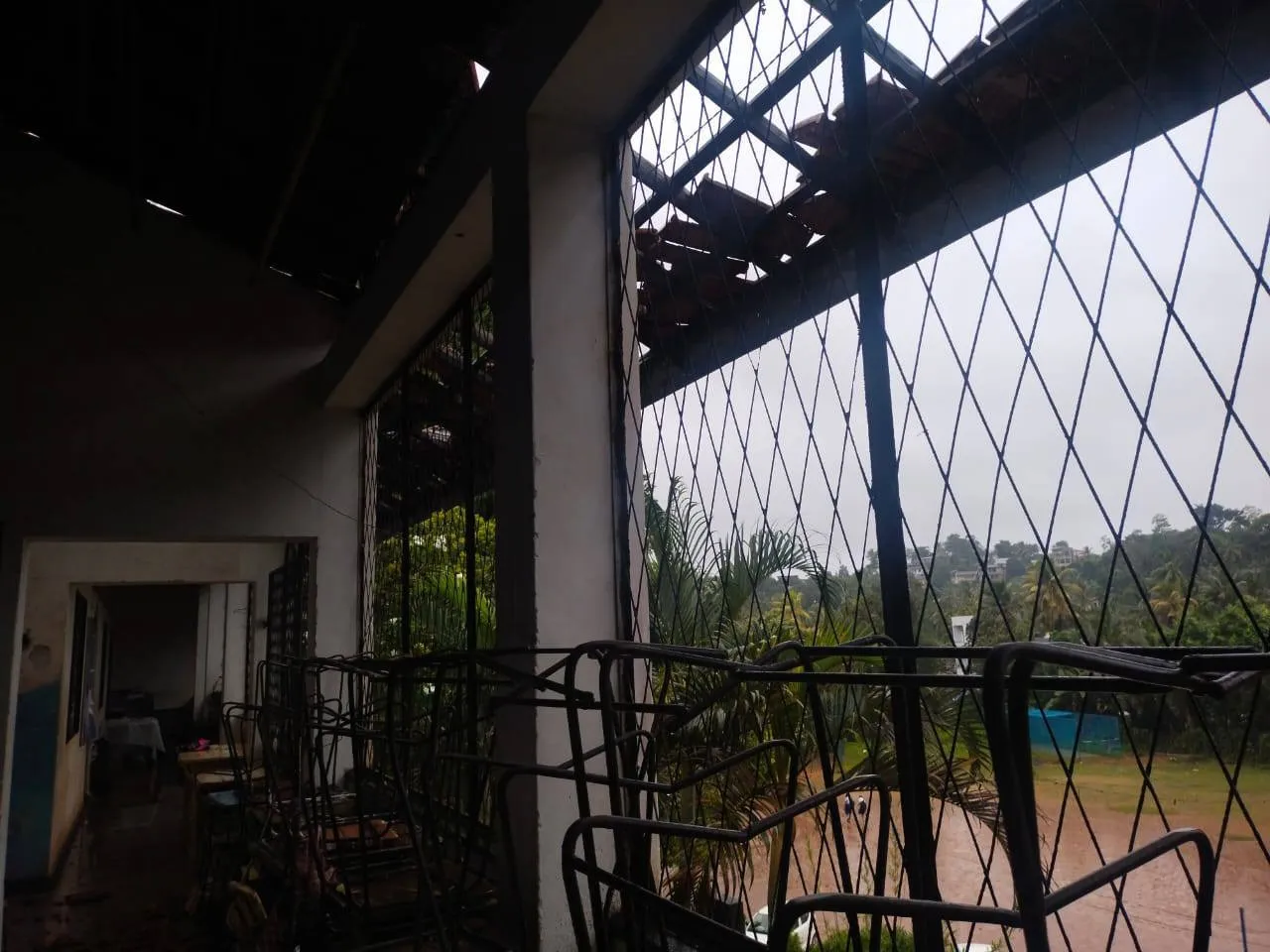 ගාල්ලේ පාසලක වහලවල් හුළඟට ගිහින් (ඡායාරූප) 9 WhatsApp Image 2025 07 25 at 2.16.28 PM