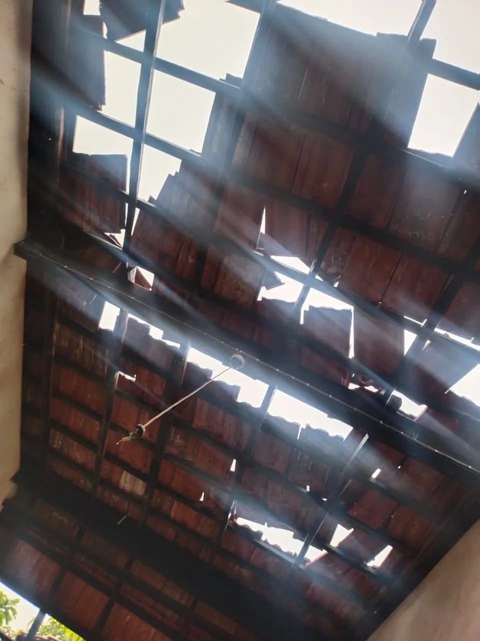 ගාල්ලේ පාසලක වහලවල් හුළඟට ගිහින් (ඡායාරූප) 4 WhatsApp Image 2025 07 25 at 2.17.28 PM