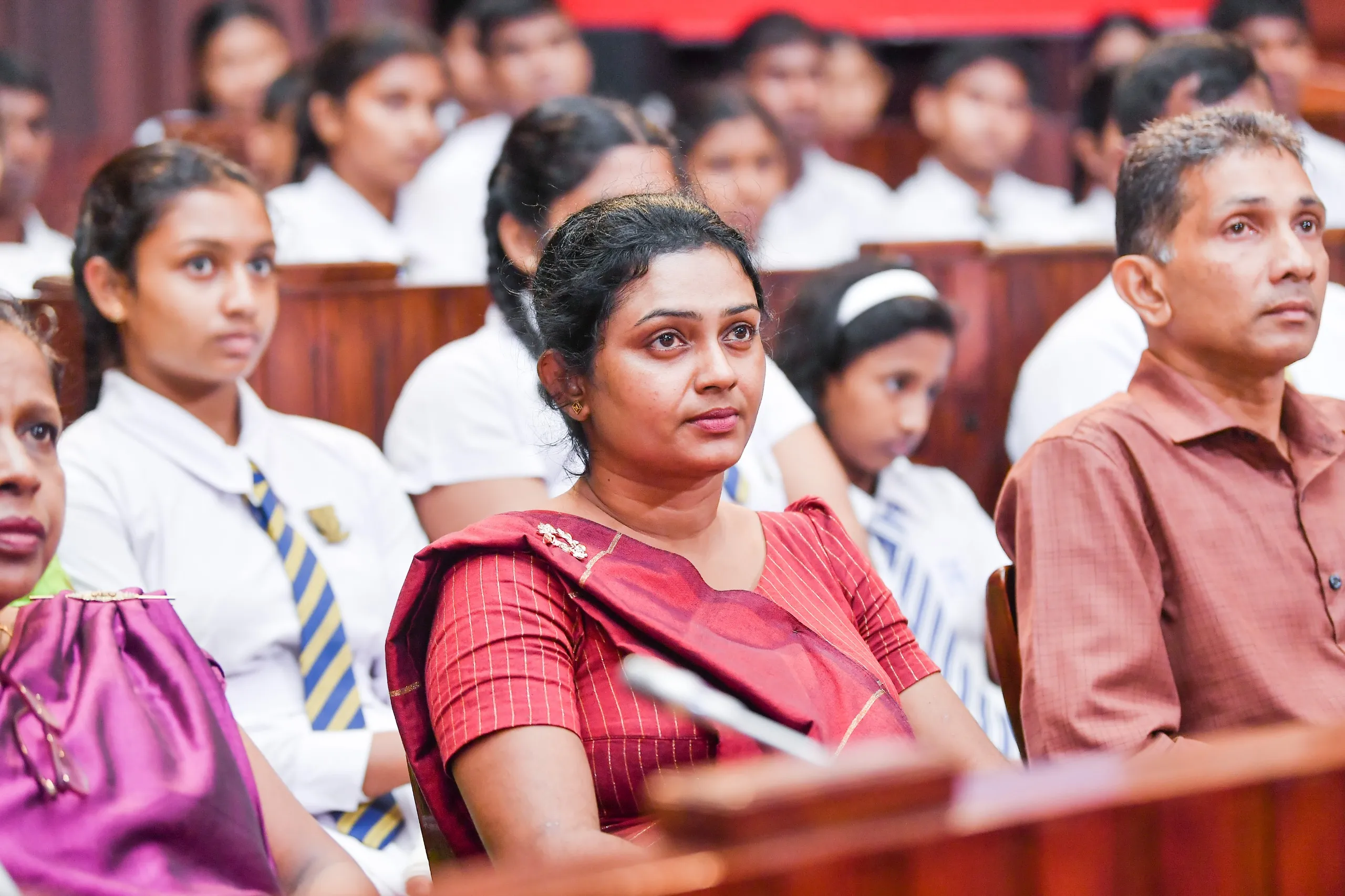 Vision වැඩසටහනට සහභාගීවීමට කොළඹ ආ කුරුණෑගල හා ත්රිකුණාමල සිසු සිසුවියන් පිරිසකට අවස්ථාව (ඡායාරූප) 1 කුරුණෑගල මාවතගම මධ් ය මහා විද් යාලයේ සහ ත් රිකුණාමලය ශ් රී කෝණේෂ්වර හින්දු විද් යාලයේ සිසුහු 20