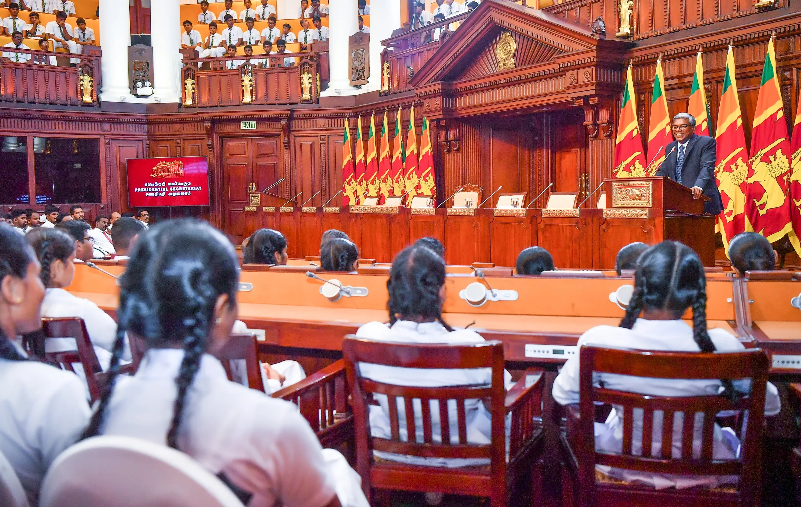 Vision වැඩසටහනට සහභාගීවීමට කොළඹ ආ කුරුණෑගල හා ත්රිකුණාමල සිසු සිසුවියන් පිරිසකට අවස්ථාව (ඡායාරූප) 10 කුරුණෑගල මාවතගම මධ් ය මහා විද් යාලයේ සහ ත් රිකුණාමලය ශ් රී කෝණේෂ්වර හින්දු විද් යාලයේ සිසුහු 21