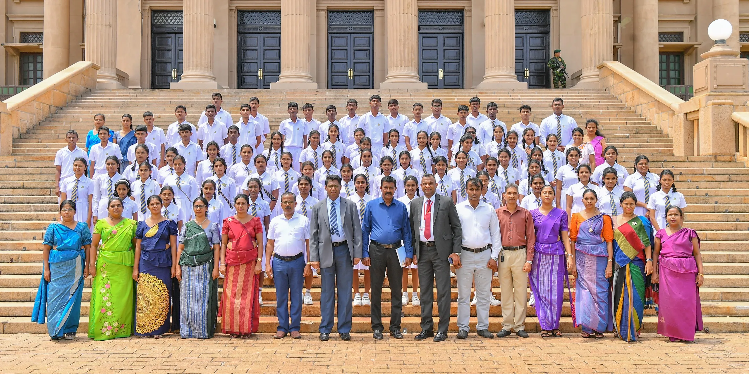 Vision වැඩසටහනට සහභාගීවීමට කොළඹ ආ කුරුණෑගල හා ත්රිකුණාමල සිසු සිසුවියන් පිරිසකට අවස්ථාව (ඡායාරූප) 4 කුරුණෑගල මාවතගම මධ් ය මහා විද් යාලයේ සහ ත් රිකුණාමලය ශ් රී කෝණේෂ්වර හින්දු විද් යාලයේ සිසුහු 8