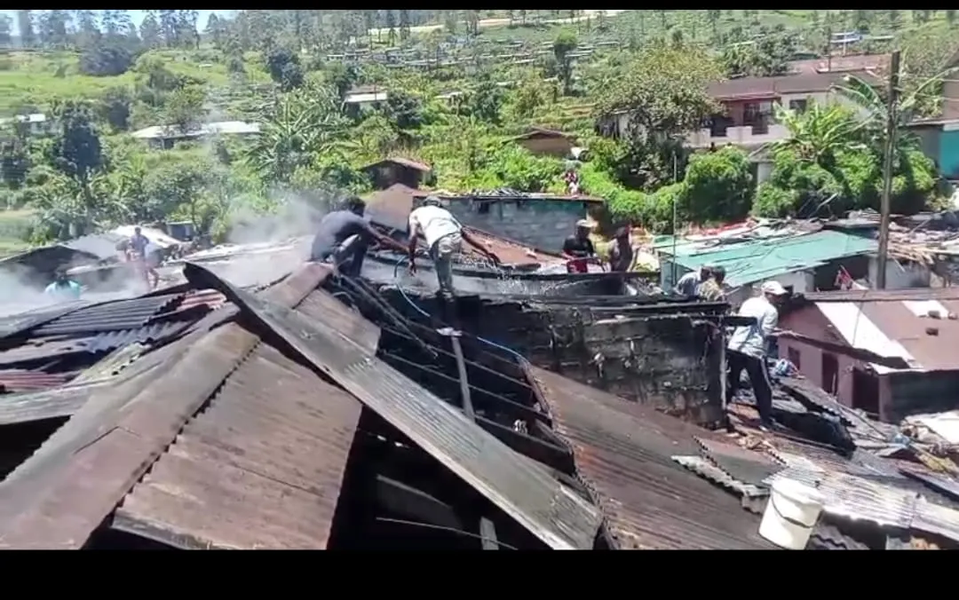 වතුකරයේ ගින්නකින් නිවාස 04ක් විනාශ වෙයි 4 GINNA 2