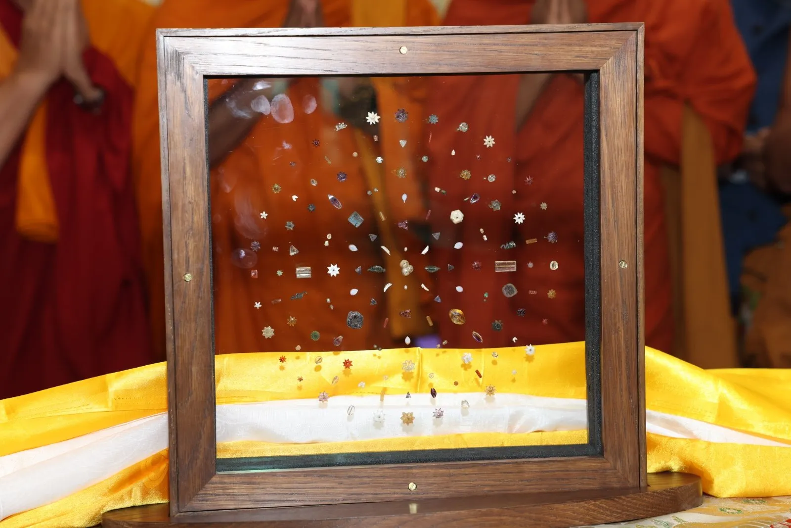 වෙන්දිසි කිරීමට ගිය බුදුන් වහන්සේගේ පූජනීය මැණික් යළිත් ඉන්දියාවට හිමිවෙයි (ඡායාරූප) 4