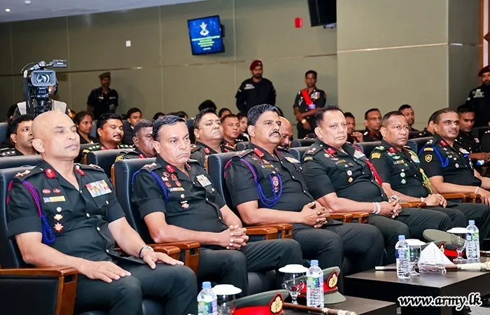 යුද හමුදාව වෙතින් විශ්ව විද්යාල වරම් ලැබූ විරු දරුවන්ට ලැප්ටොප් පරිගණක (ඡායාරූප) 2 WhatsApp Image 2025 08 14 at 11.06.43 AM