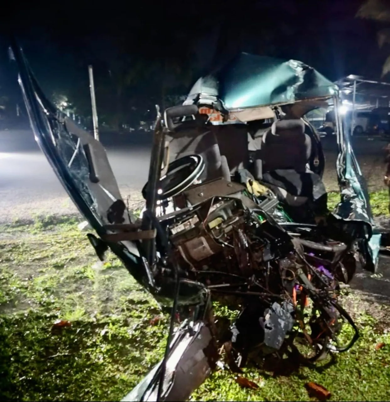 Update - දක්ෂිණ අධිවේගයේ අද අලුයම සිදු වූ අනතුරේ තොරතුරු රැසක් අනාවරණය වෙයි (ඡායාරූප) 8 DeWatermark.ai 1757993791646