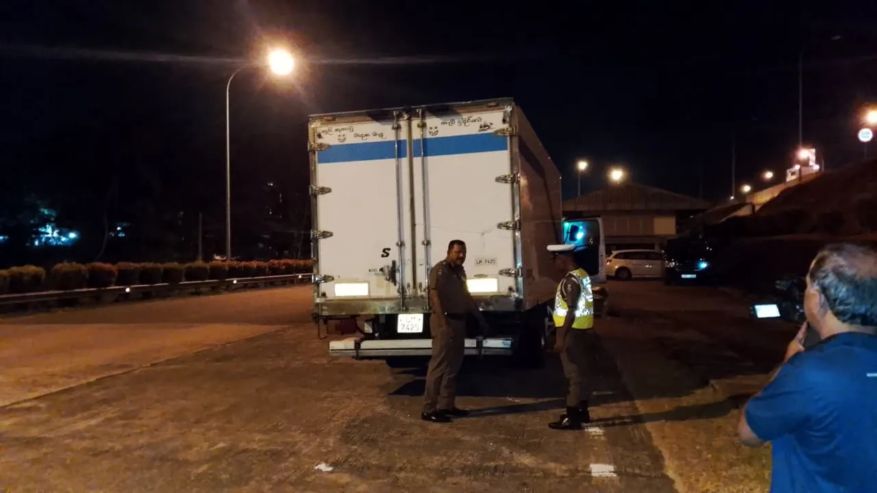 Update - දක්ෂිණ අධිවේගයේ අද අලුයම සිදු වූ අනතුරේ තොරතුරු රැසක් අනාවරණය වෙයි (ඡායාරූප) 1 WhatsApp Image 2025 09 16 at 9.07.55 AM