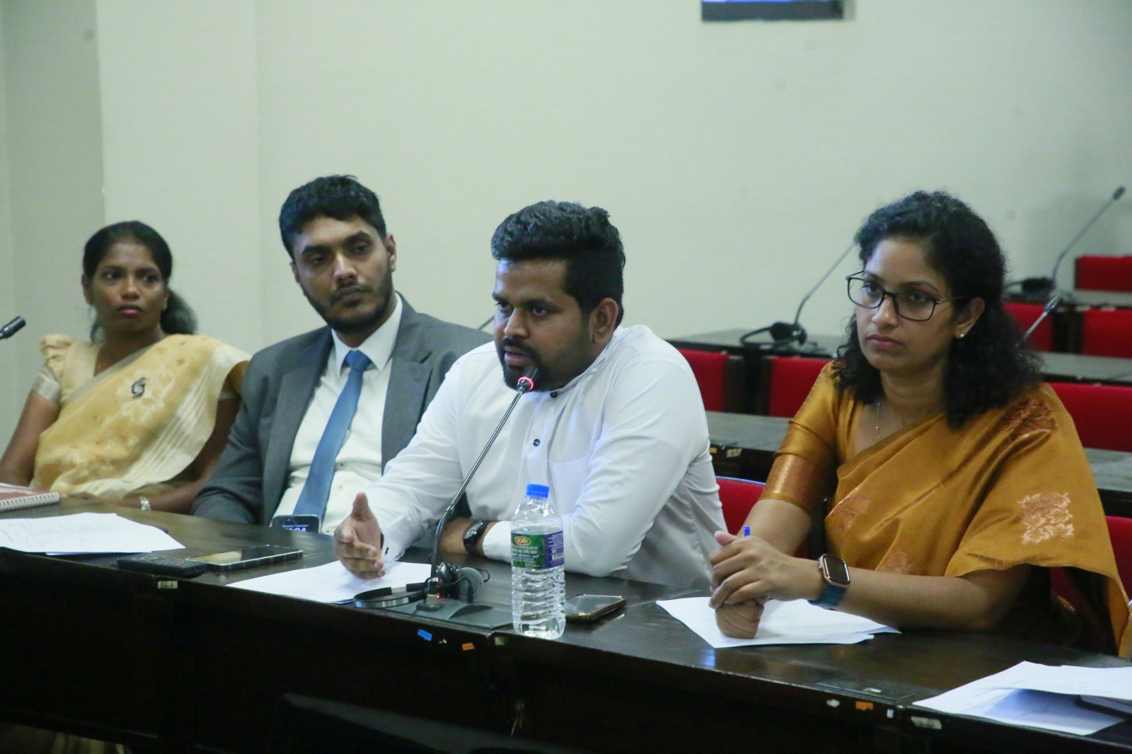 තරුණ තරුණියන්ට පාර්ලිමේන්තුවේ විශේෂ අවස්ථාවක් 4 a9b26359 a0ce 4949 afbf 0241b3142059