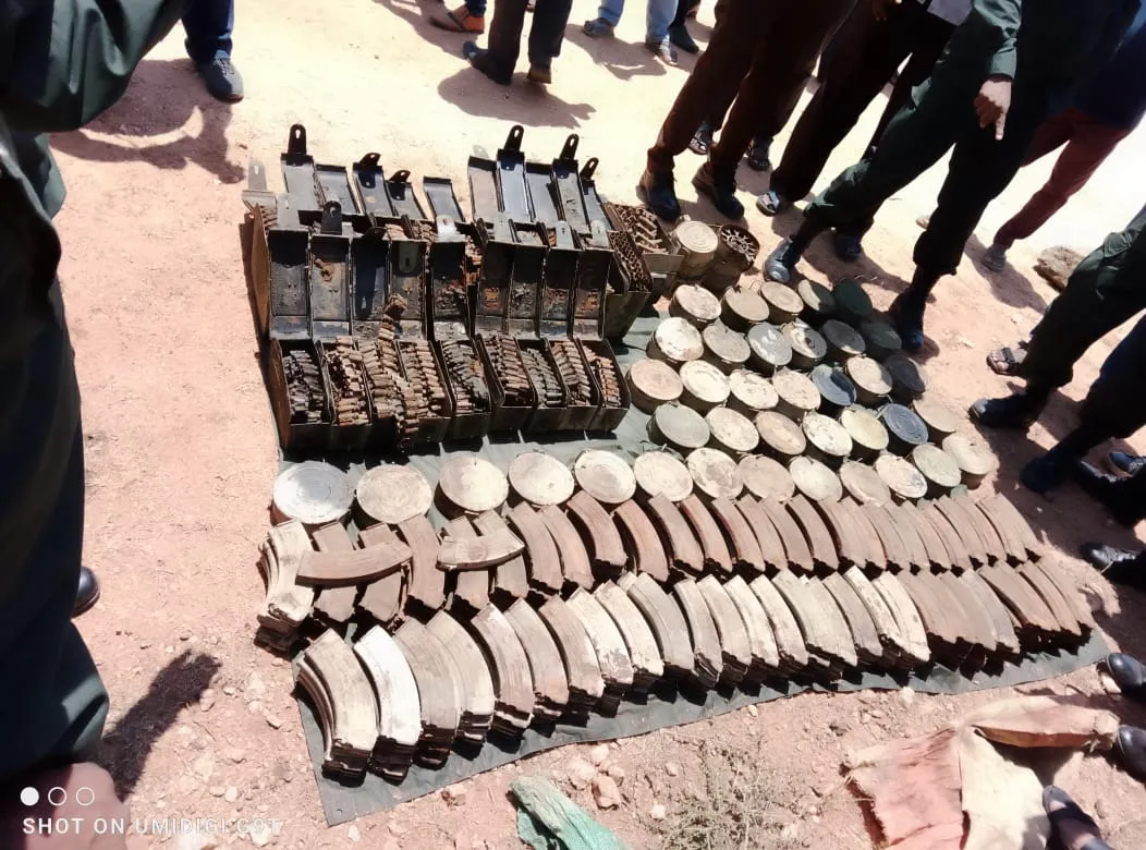 වෙහෙරගල ජලාශයේ තිබී ගොඩගත් අවි ආයුධ තොගය ගැන දැනුම්දීමක් (ඡායාරුප) 3 WhatsApp Image 2025 10 01 at 2.33.12 PM