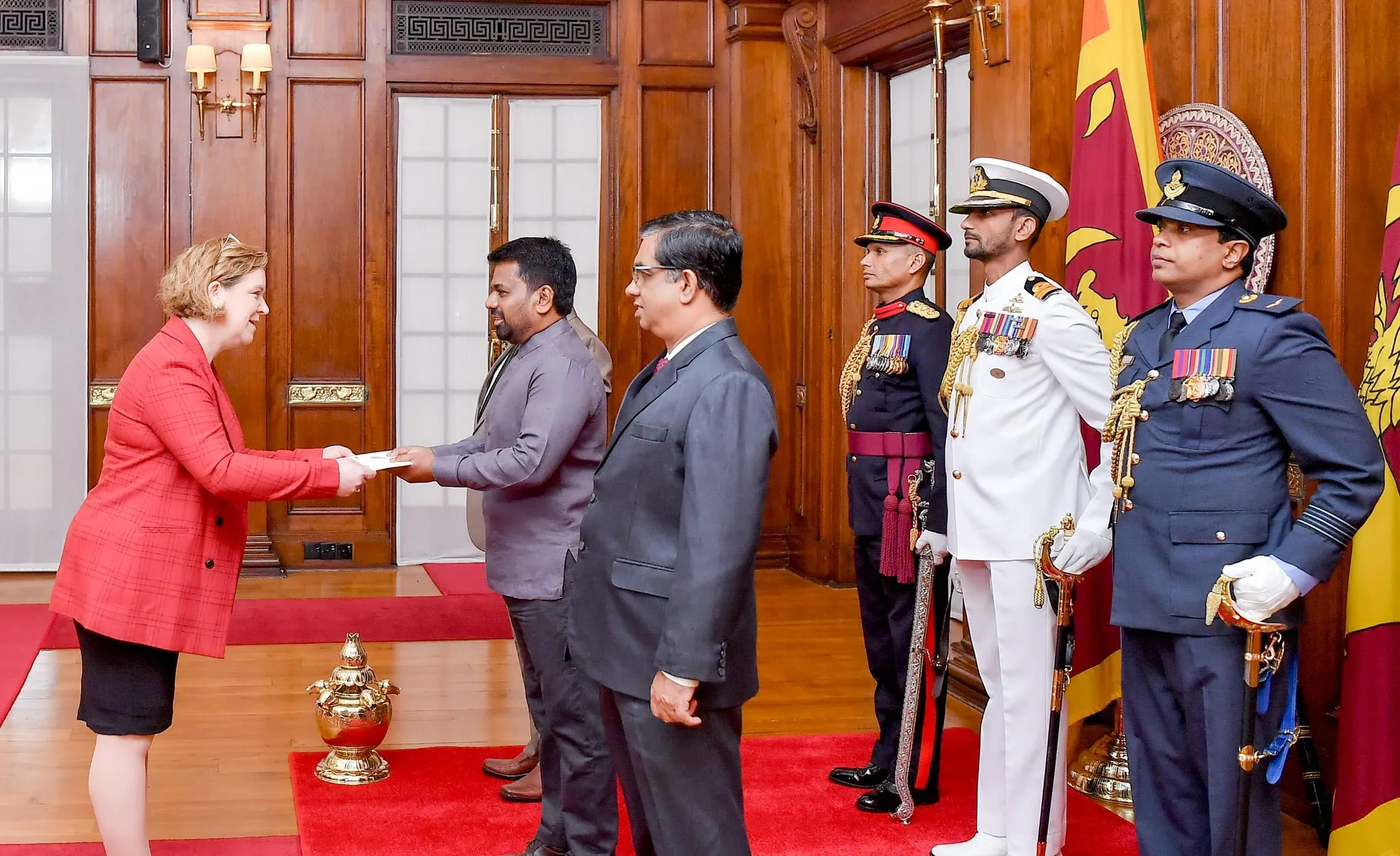 අලුතින් පැමිණි තානාපතිවරු සහ මහ කොමසාරිස්වරු ජනපති හමුවට 1 581037023 1421738419322383 2624587076389285460 n