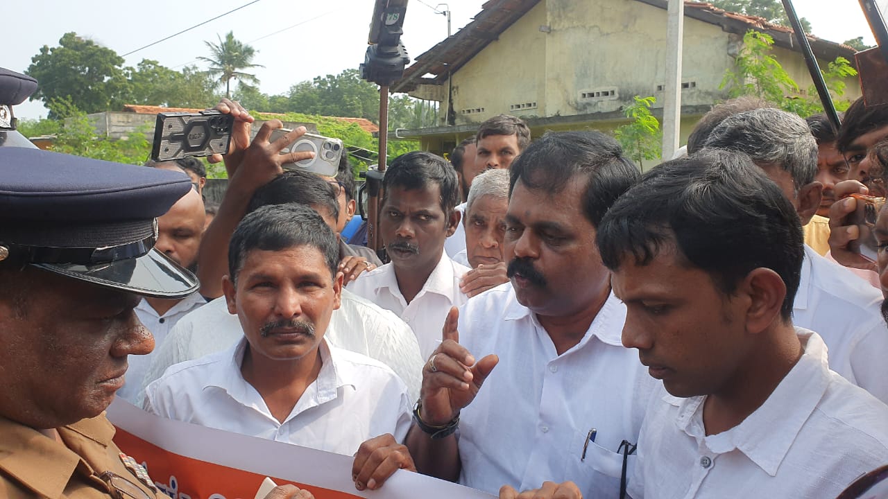 තිස්ස විහාරය අසළ උණුසුම් තත්ත්වයක් - පිරිසක් අත්අඩංගුවට (ඡායාරූප) 7 01 4