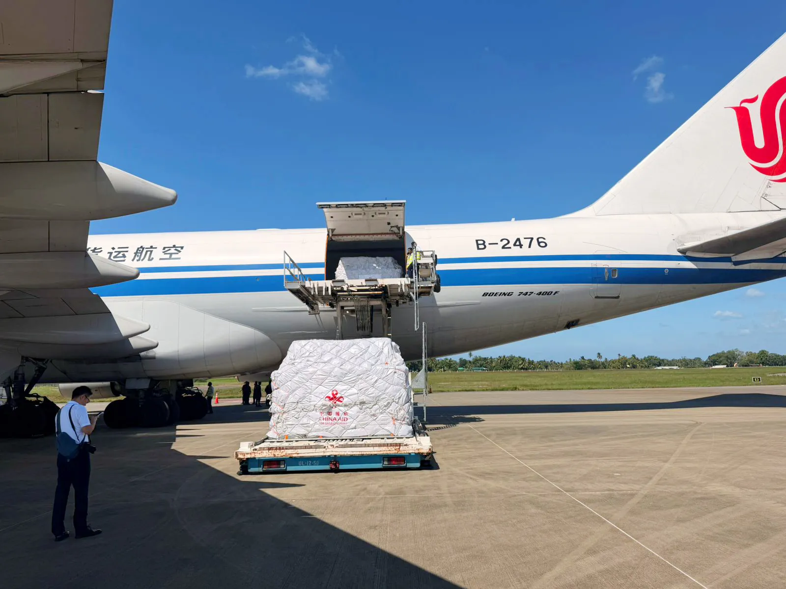 ආධාර තොගයක් රැගෙන චීනයෙන් දැවැන්ත ගුවන් යානයක් කටුනායකට (ඡායාරූප) 4 595140466 1311286084378406 5706155878818273584 n