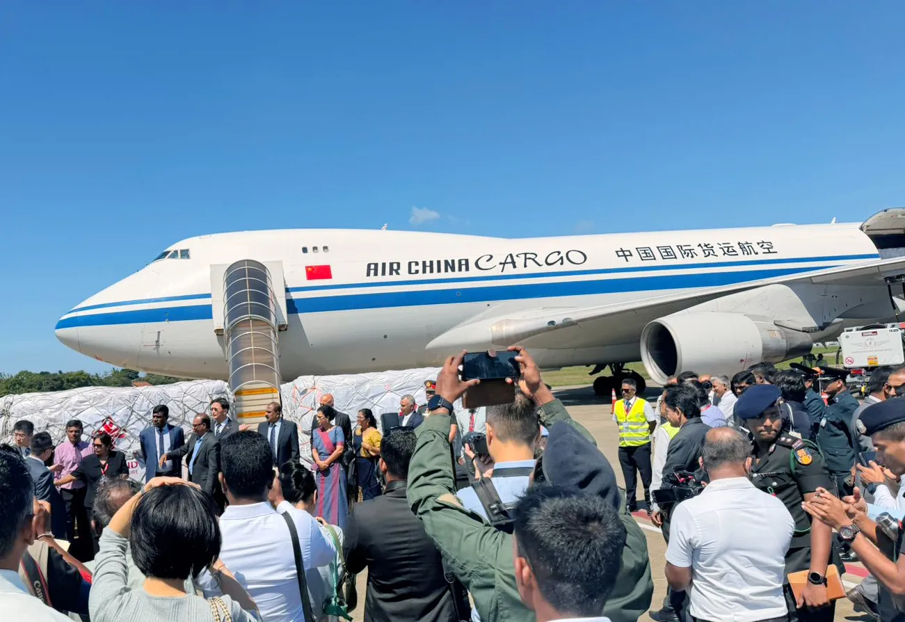 ආධාර තොගයක් රැගෙන චීනයෙන් දැවැන්ත ගුවන් යානයක් කටුනායකට (ඡායාරූප) 3 595859232 1311286091045072 6664616671678395536 n