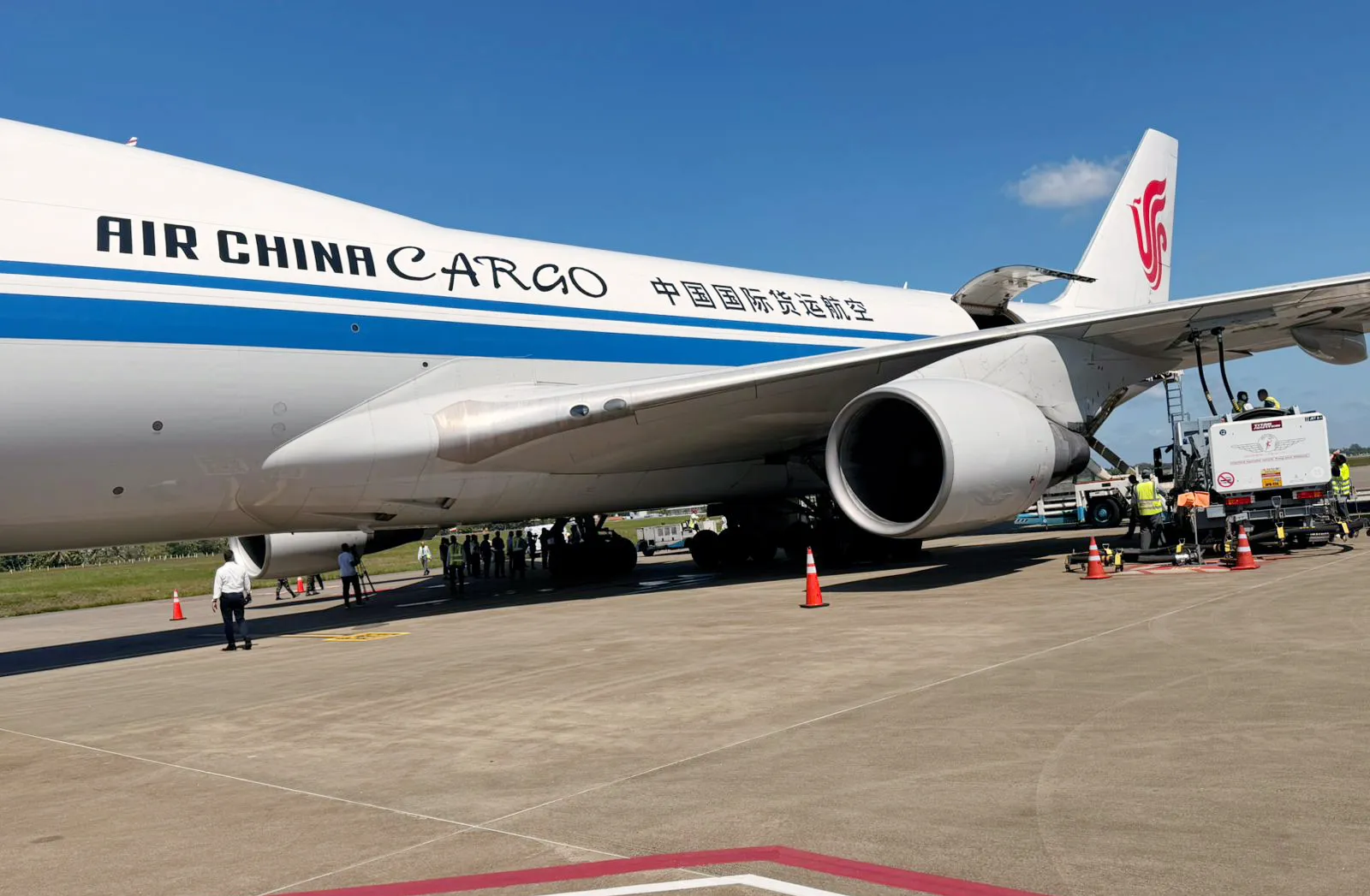 ආධාර තොගයක් රැගෙන චීනයෙන් දැවැන්ත ගුවන් යානයක් කටුනායකට (ඡායාරූප) 1 595924673 1311286087711739 9008175074404313733 n