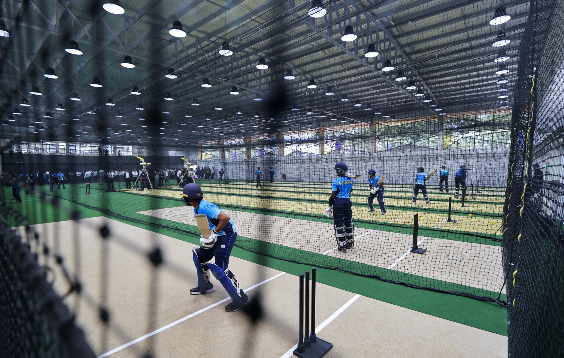 ශ්රී ලංකා ක්රිකට් ආයතනයට අති නවීන ගෘහස්ථ පුහුණු අංගනයක් (ඡායාරූප) 6 599039236 1493203995497194 5124793948990687055 n