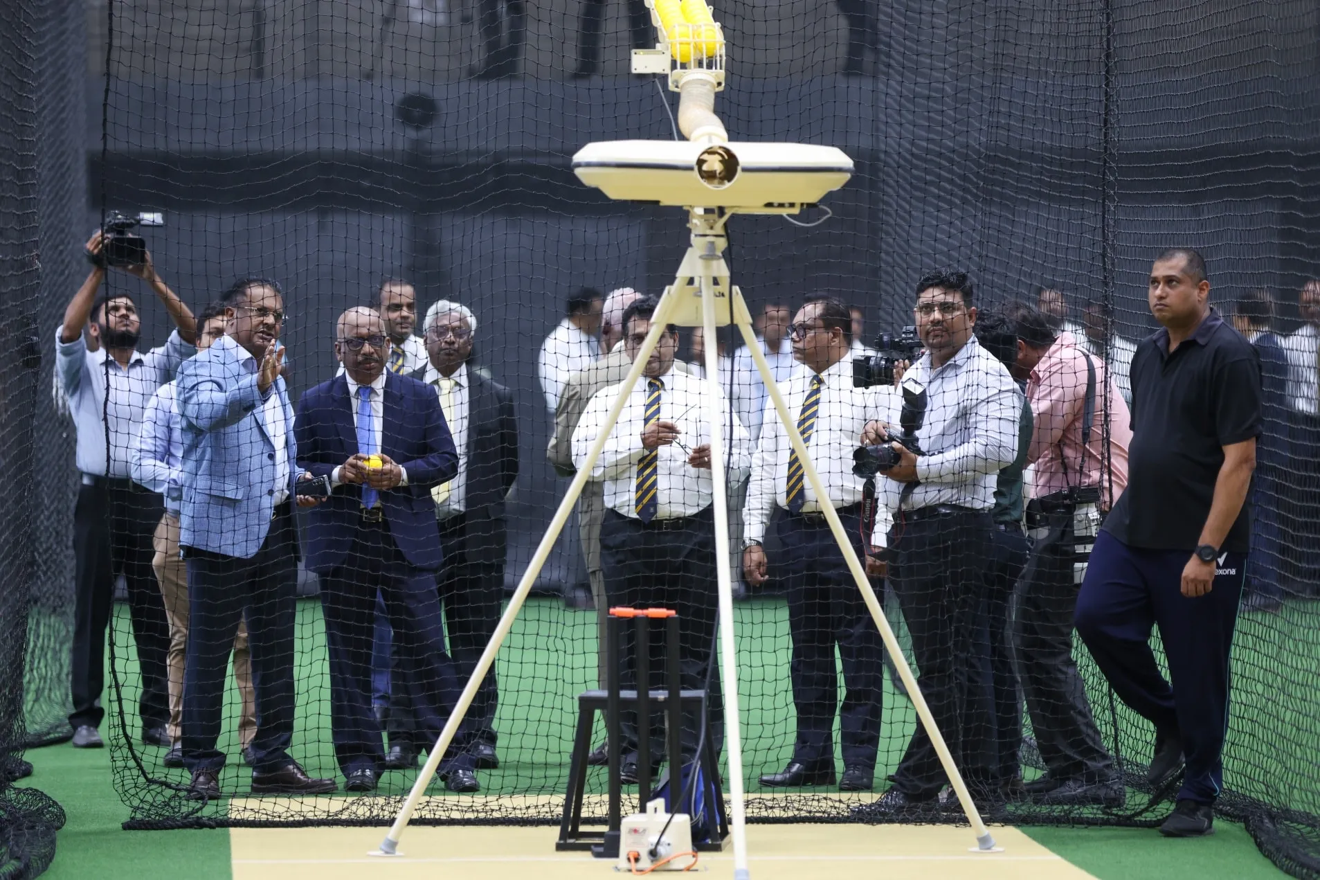 ශ්රී ලංකා ක්රිකට් ආයතනයට අති නවීන ගෘහස්ථ පුහුණු අංගනයක් (ඡායාරූප) 4 599945343 1493204202163840 7836467868764456564 n