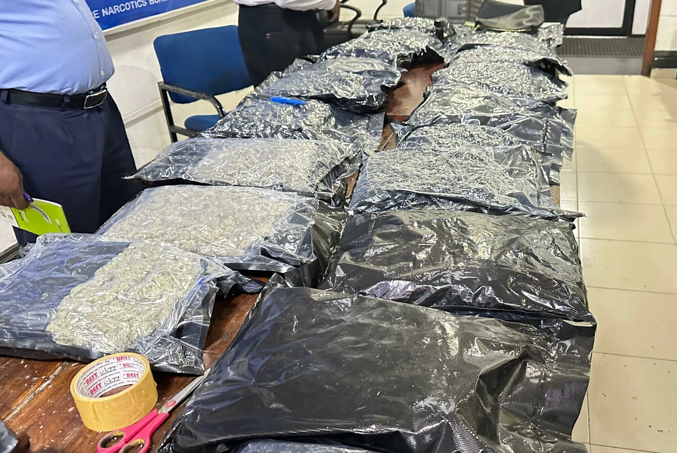 කෝටි 21ක මත්ද්රව්ය සමඟ ප්රධාන පෙළේ මත්ද්රව්ය ජාවාරම්කරුවෙක් අත්අඩංගුවට (ඡායාරූප) 3 IMG 20251214 WA0145 scaled