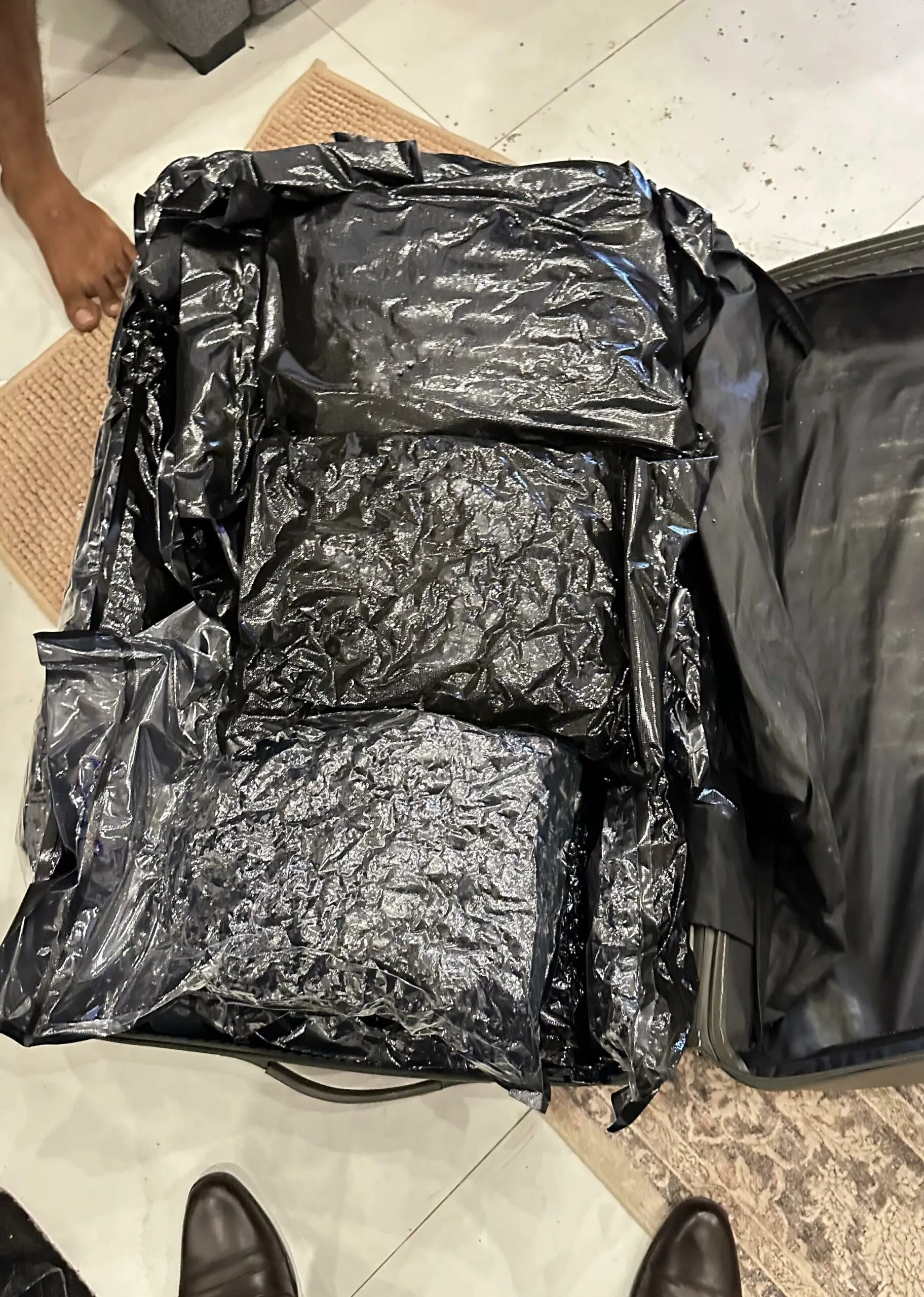 කෝටි 21ක මත්ද්රව්ය සමඟ ප්රධාන පෙළේ මත්ද්රව්ය ජාවාරම්කරුවෙක් අත්අඩංගුවට (ඡායාරූප) 4 IMG 20251214 WA0146 scaled