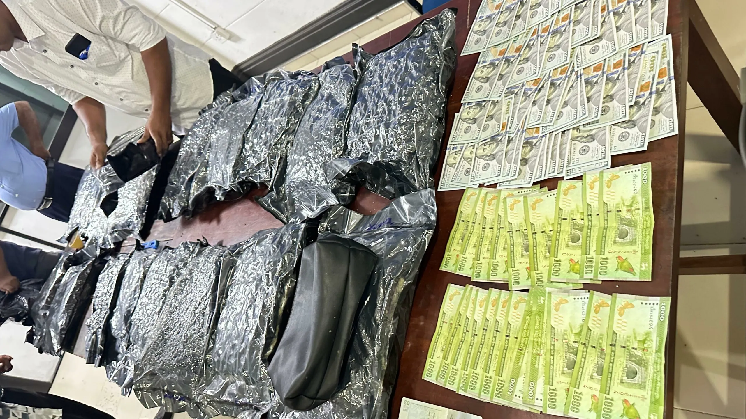 කෝටි 21ක මත්ද්රව්ය සමඟ ප්රධාන පෙළේ මත්ද්රව්ය ජාවාරම්කරුවෙක් අත්අඩංගුවට (ඡායාරූප) 1 IMG 20251214 WA0150 scaled