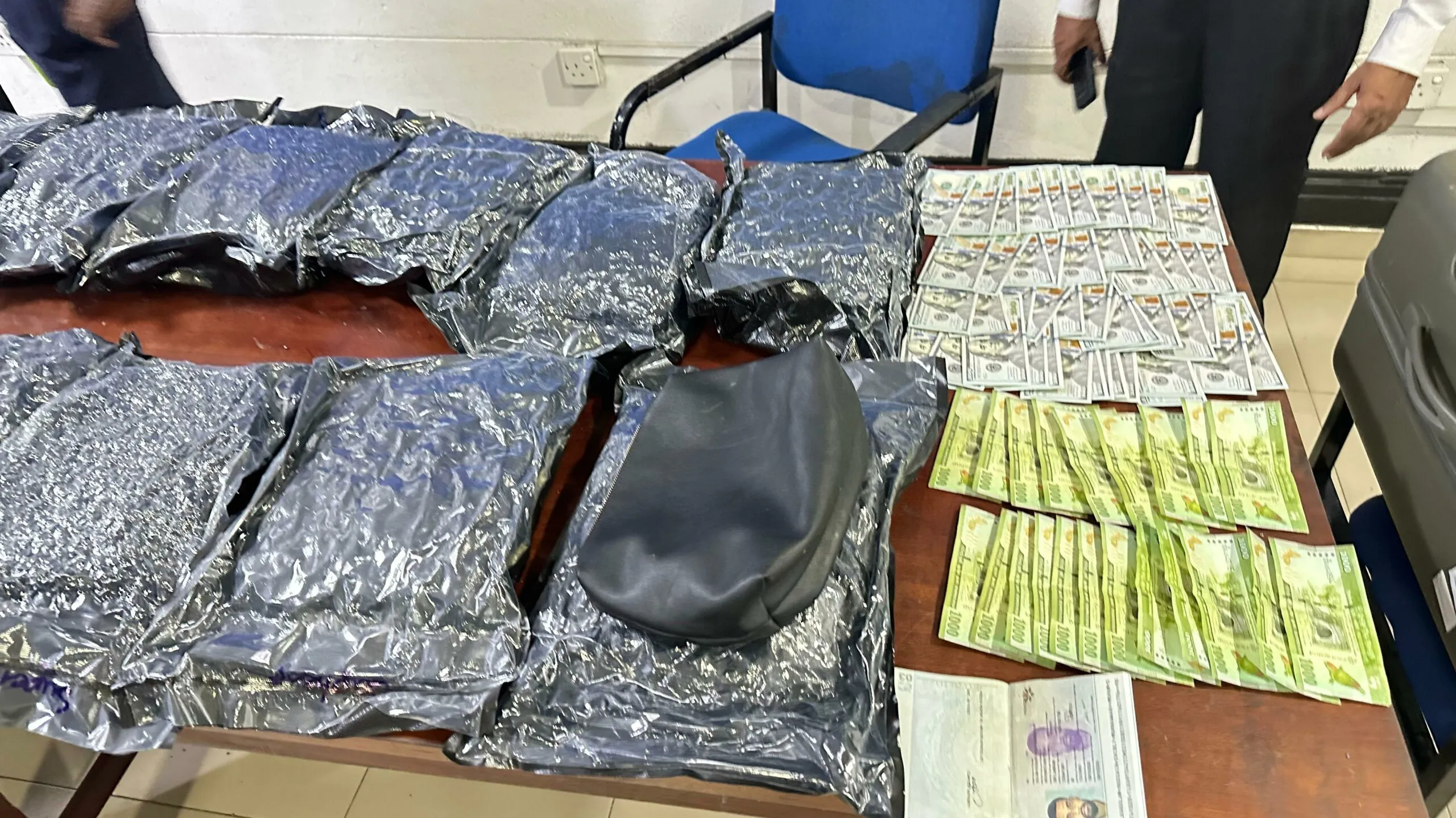 කෝටි 21ක මත්ද්රව්ය සමඟ ප්රධාන පෙළේ මත්ද්රව්ය ජාවාරම්කරුවෙක් අත්අඩංගුවට (ඡායාරූප) 2 IMG 20251214 WA0152 scaled