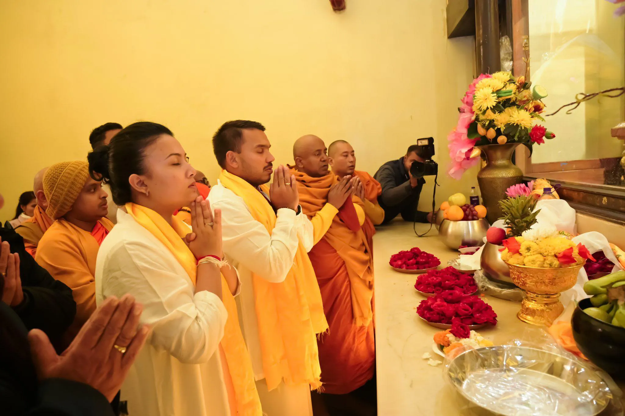 නාමල් සහ බිරිඳ බුද්ධගයාව වැඳපුදාගනී (ඡායාරූප) 4 615111826 1435324001296666 6579244618515472132 n