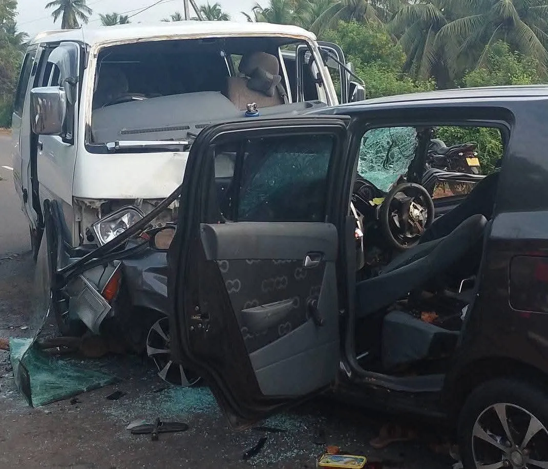 පුත්තලම - කොළඹ ප්රධාන මාර්ගයේ මාරක අනතුරක් - තිදෙනෙකුට දිවි අහිමිවෙයි (ඡායාරූප) 3 615262288 1213414104270408 2649513695009121819 n