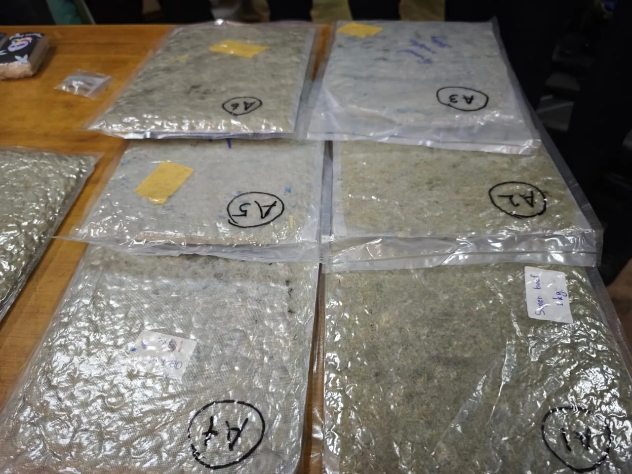 කෝටි 13කට වැඩි තවත් මත්ද්රව්ය තොගයක් ගුවන්තොටින් අල්ලයි (ඡායාරූප) 3 IMG 20260125 WA0021