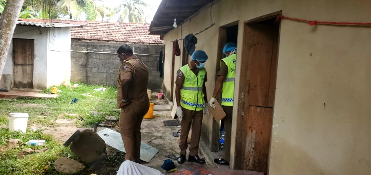 Update - වයික්කාලේ පස්දෙනෙක් මියයාමේ සිද්ධියට කසිප්පු තිත්පොළක් කරගෙන ගිය කතක් අත්අඩංගුවට 1 WhatsApp Image 2026 01 06 at 1.21.49 PM 1